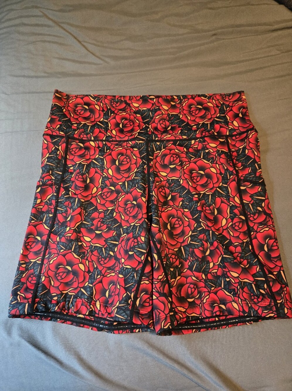 Constantly Varied Gear Red Rose Print 7"Shorts, size Lg